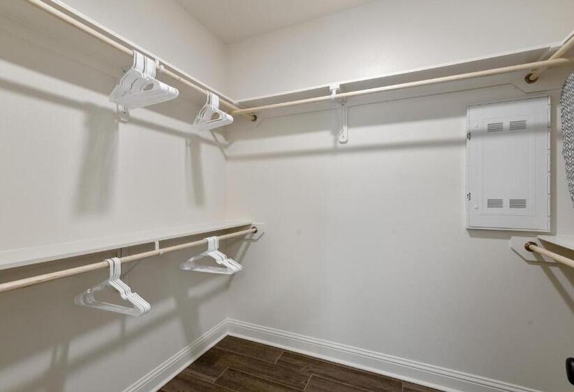 Modern Regional Art Gallery Home! Spacious & New