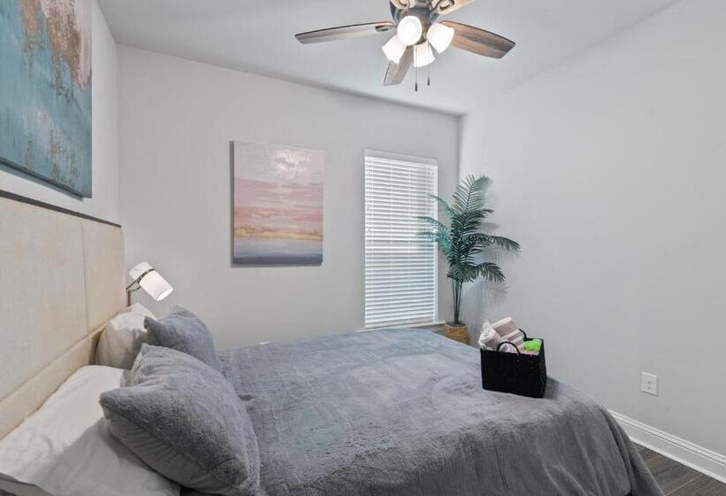 Modern Regional Art Gallery Home! Spacious & New