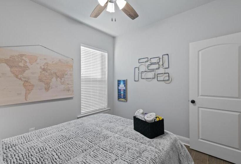 Modern Regional Art Gallery Home! Spacious & New