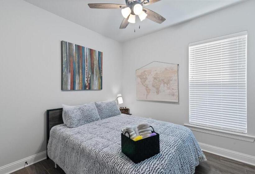 Modern Regional Art Gallery Home! Spacious & New