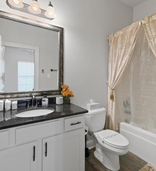 Modern Regional Art Gallery Home! Spacious & New