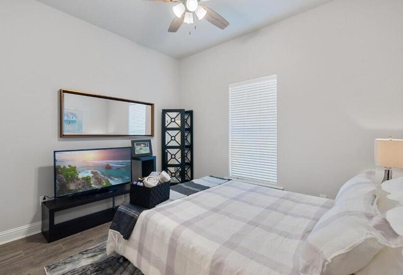 Modern Regional Art Gallery Home! Spacious & New