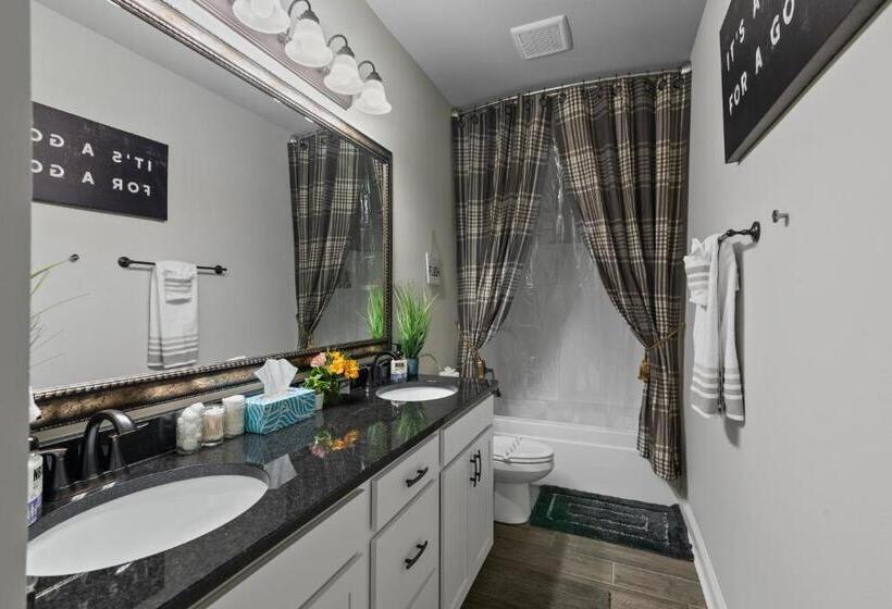 Modern Regional Art Gallery Home! Spacious & New