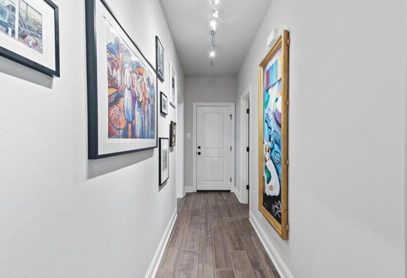 Modern Regional Art Gallery Home! Spacious & New