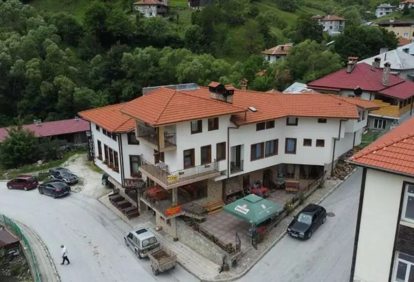 Majatalo къща за гости камината