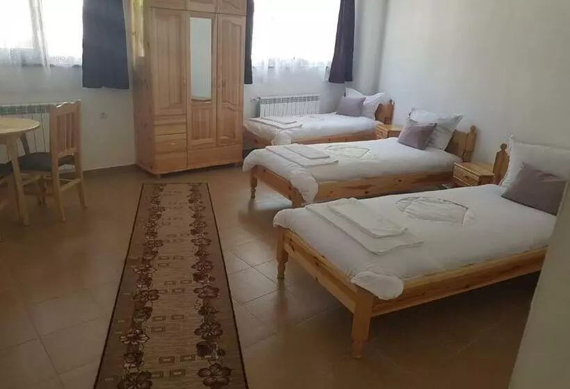 Majatalo къща за гости камината