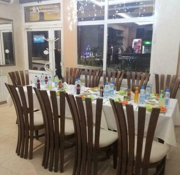 膳宿费 червената къща