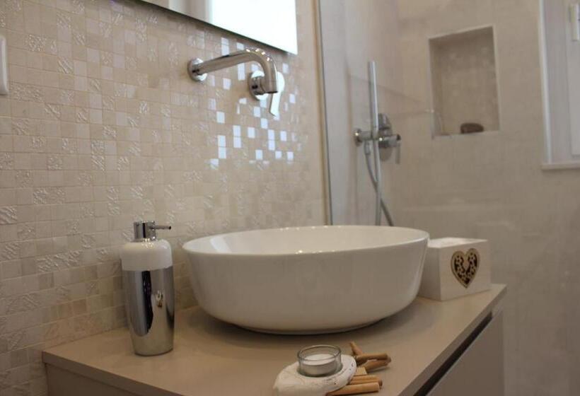 پانسیون Home You&me