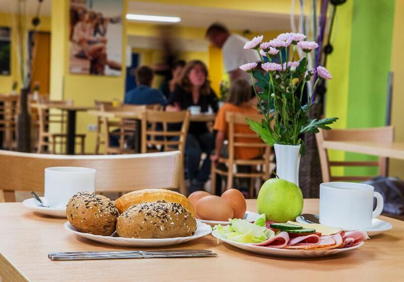 בית מלון כפרי a&o Stuttgart City