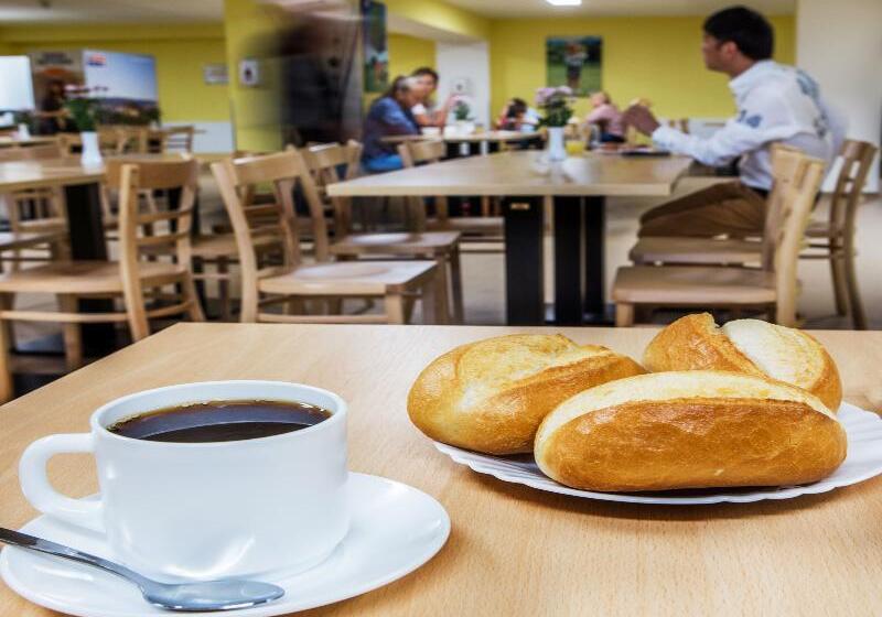 בית מלון כפרי a&o Stuttgart City