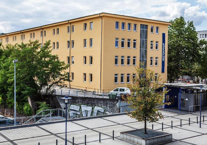 בית מלון כפרי a&o Stuttgart City