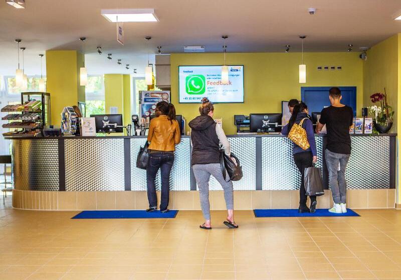 בית מלון כפרי a&o Stuttgart City