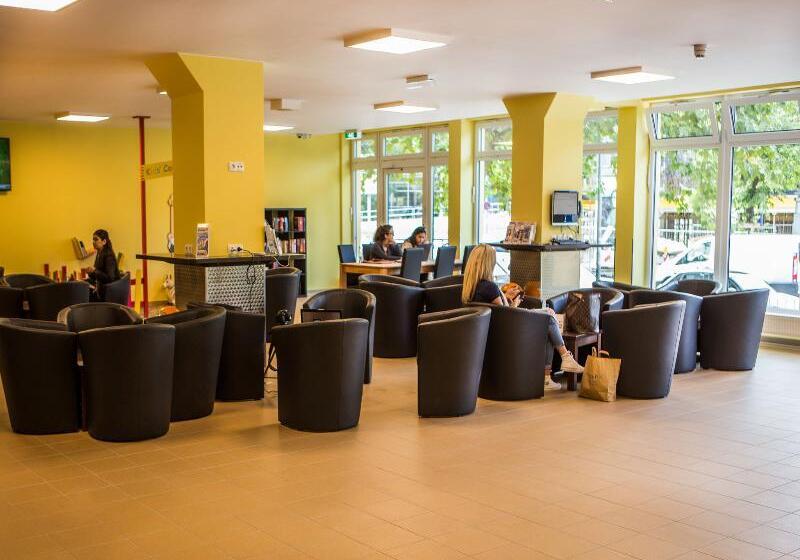 בית מלון כפרי a&o Stuttgart City