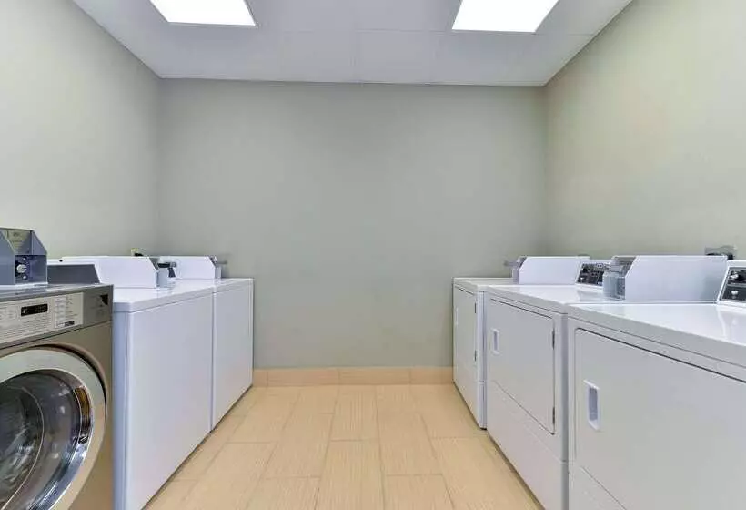 Отель Hallmarc Studios