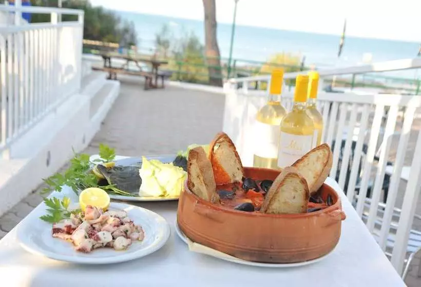هتل Villaggio Capo Vieste Camping