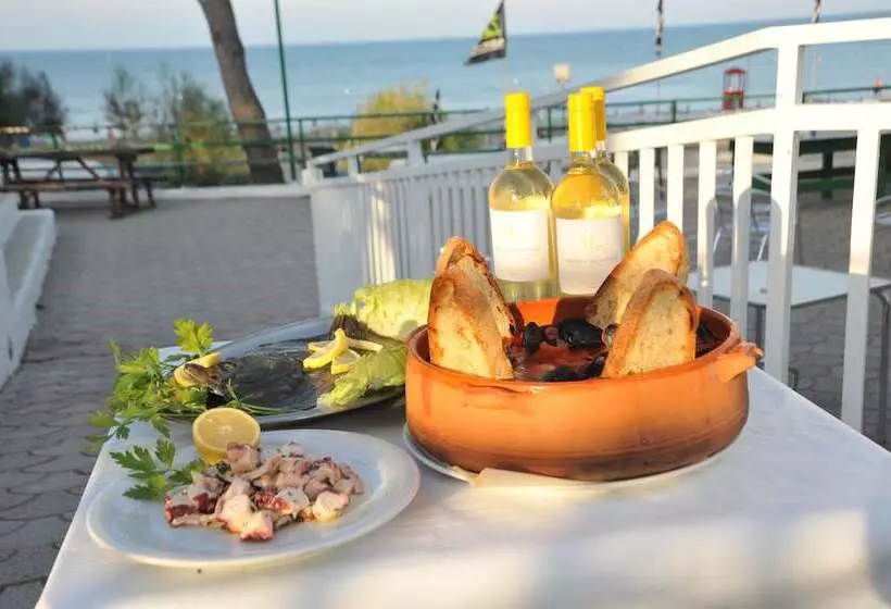 هتل Villaggio Capo Vieste Camping