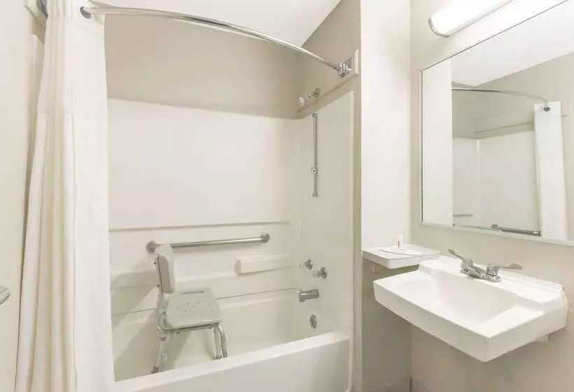 Motel Baymont By Wyndham Henrietta   Rochester