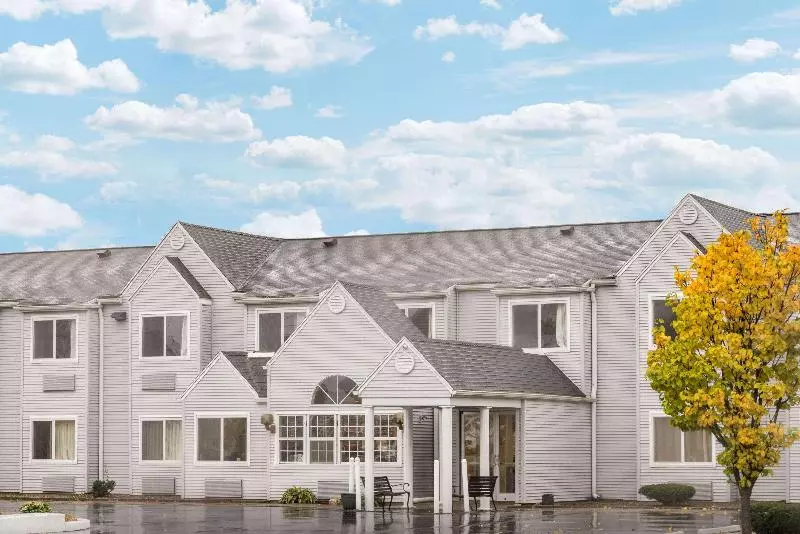 Motel Baymont By Wyndham Henrietta   Rochester