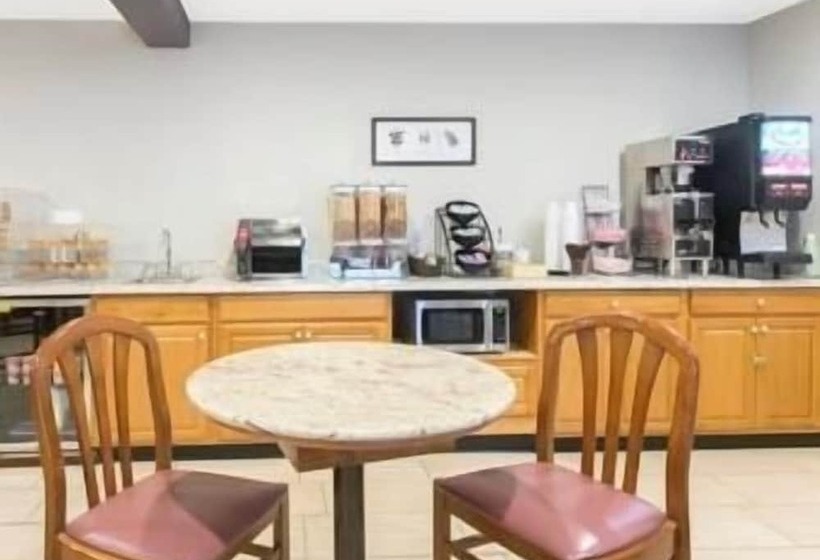 فندق على الطريق Baymont By Wyndham Henrietta   Rochester