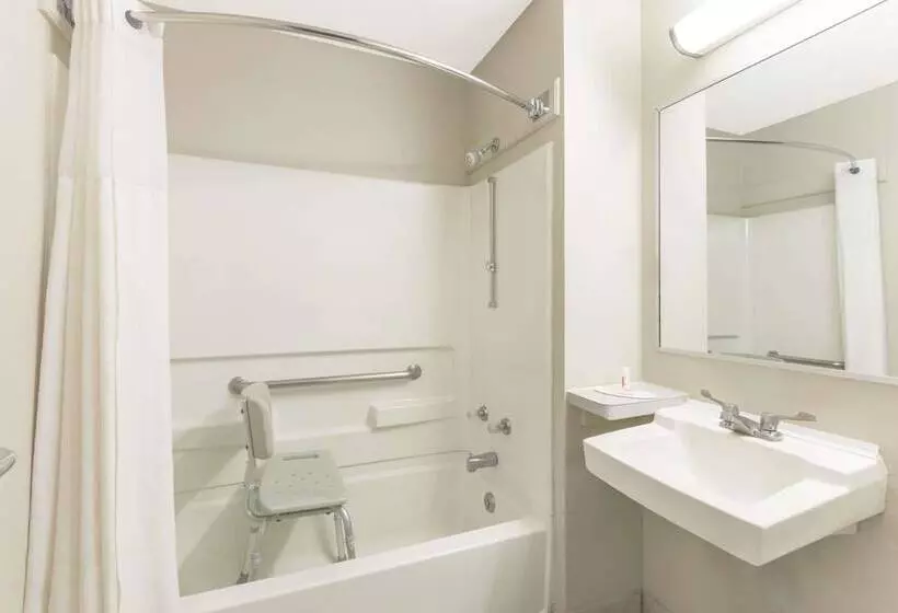 Motel Baymont By Wyndham Henrietta   Rochester