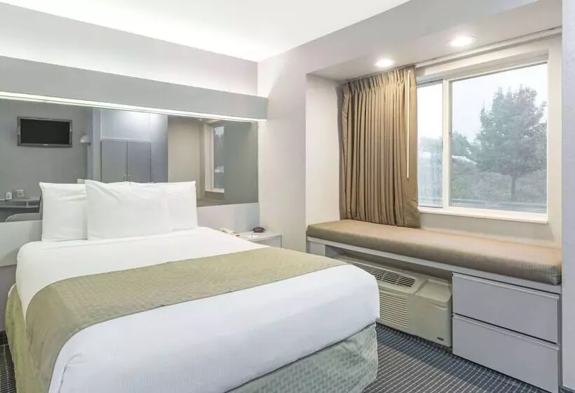 Motel Baymont By Wyndham Henrietta   Rochester