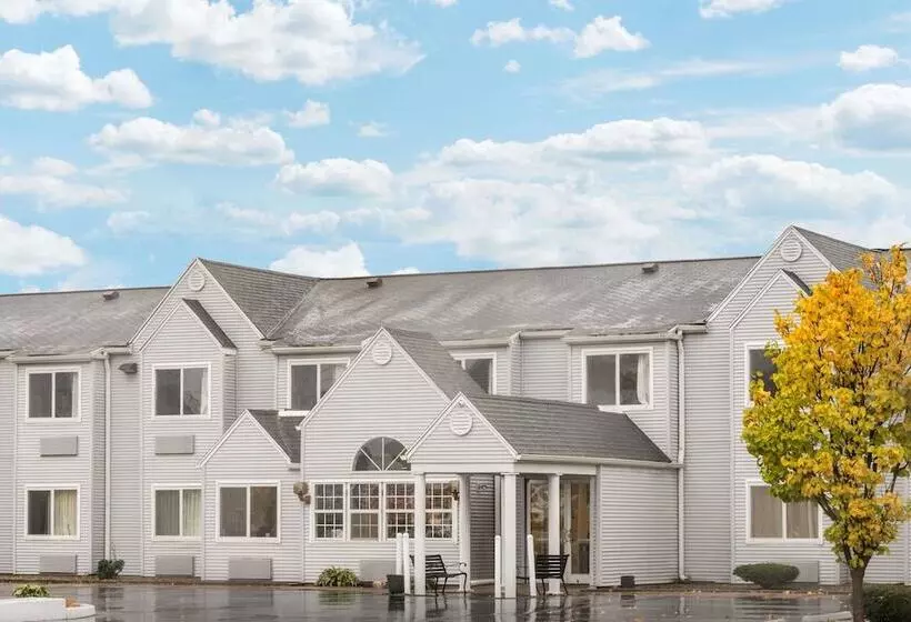 Motel Baymont By Wyndham Henrietta   Rochester