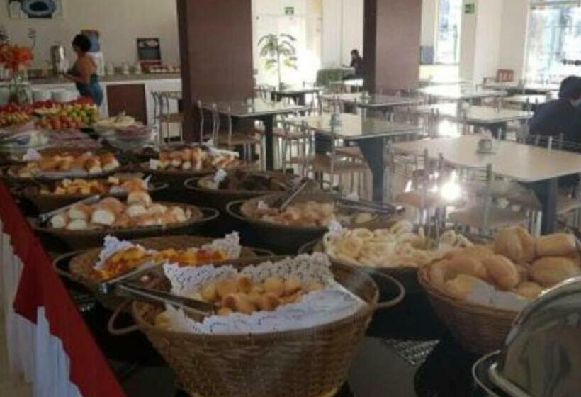 Golden Dolphin Com Café Da Manhã! Piscinas 24h