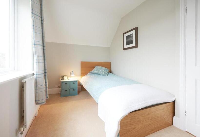 Quiet Edwardian Era House, Painswick