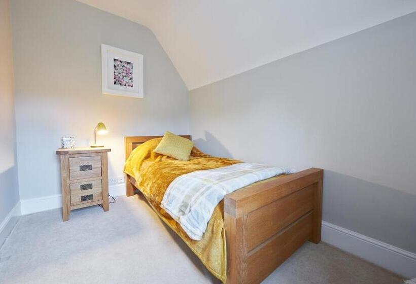 Quiet Edwardian Era House, Painswick