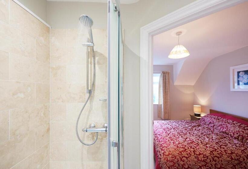 Quiet Edwardian Era House, Painswick