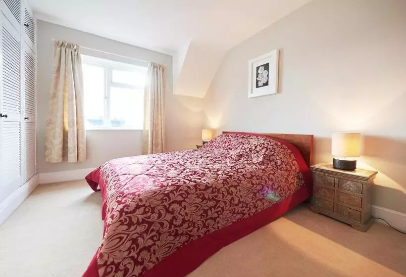 Quiet Edwardian Era House, Painswick