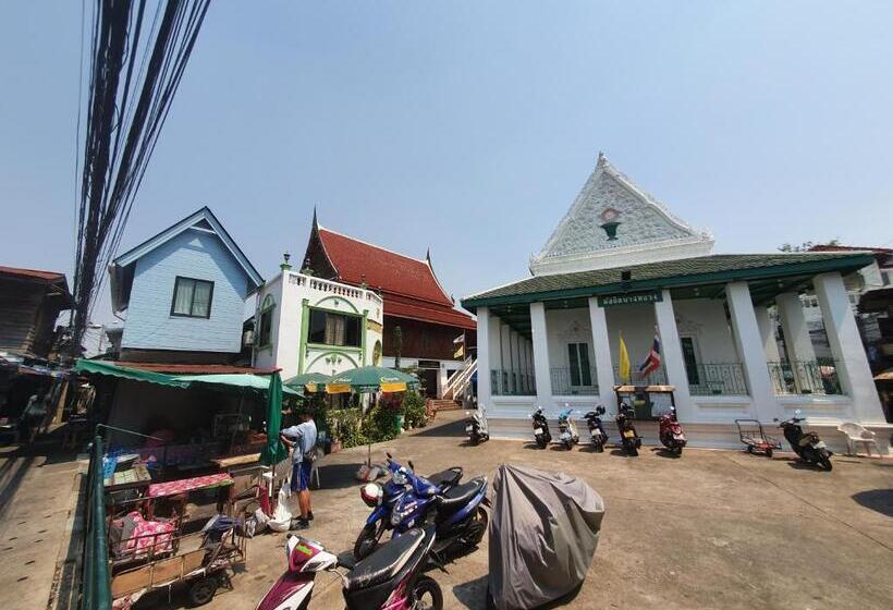 تختخواب و صبحانه Kinn Stay50 Bangkok