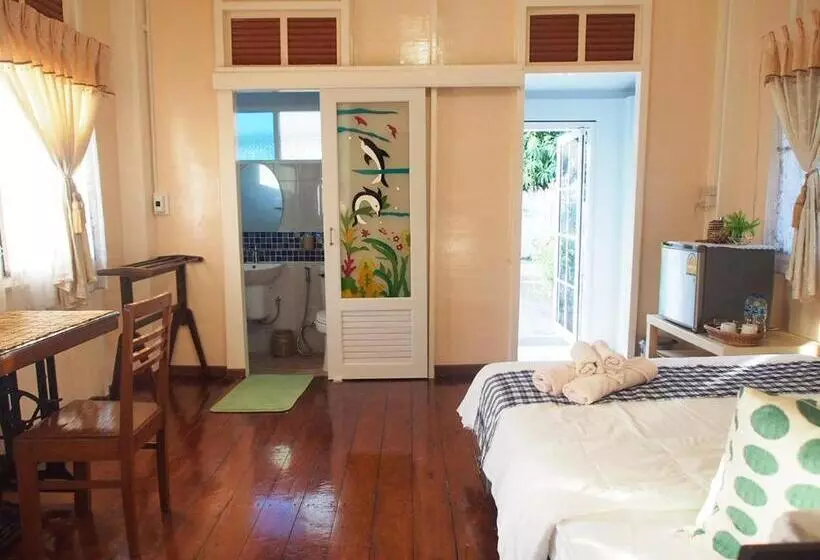 تختخواب و صبحانه Kinn Stay50 Bangkok