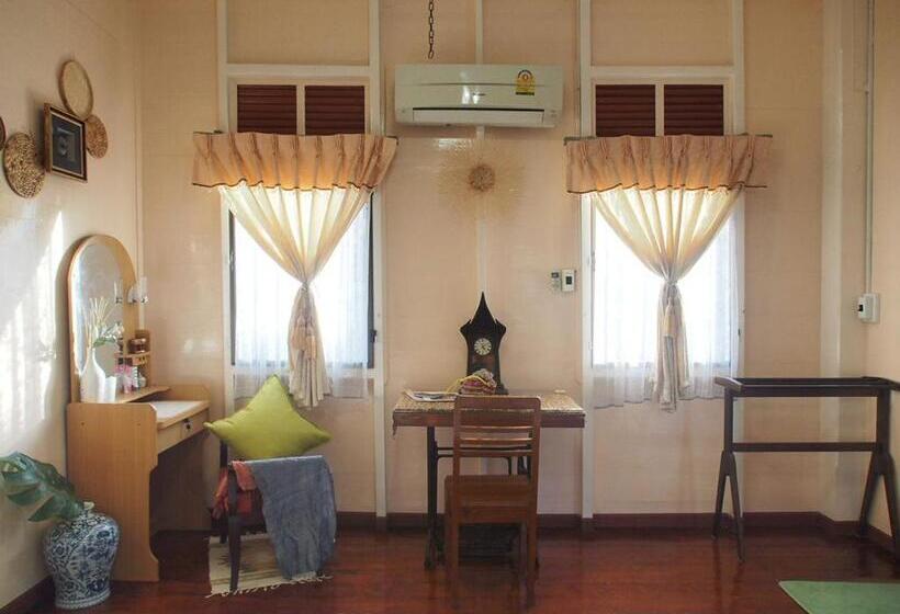 تختخواب و صبحانه Kinn Stay50 Bangkok