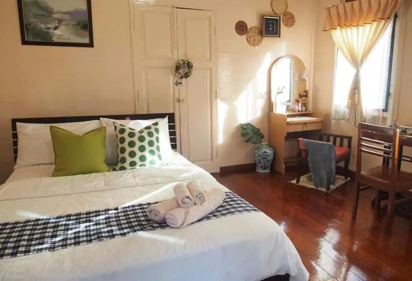 تختخواب و صبحانه Kinn Stay50 Bangkok