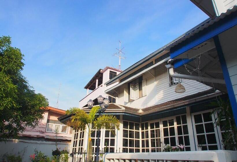 تختخواب و صبحانه Kinn Stay50 Bangkok