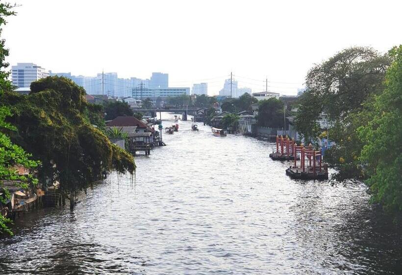 تختخواب و صبحانه Kinn Stay50 Bangkok