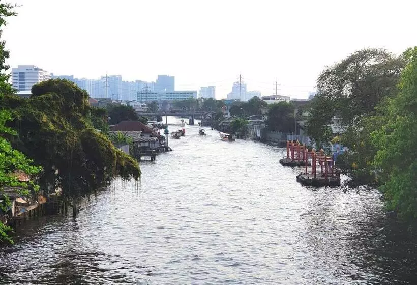 تختخواب و صبحانه Kinn Stay50 Bangkok