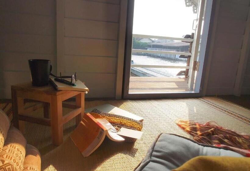 تختخواب و صبحانه Kinn Stay50 Bangkok