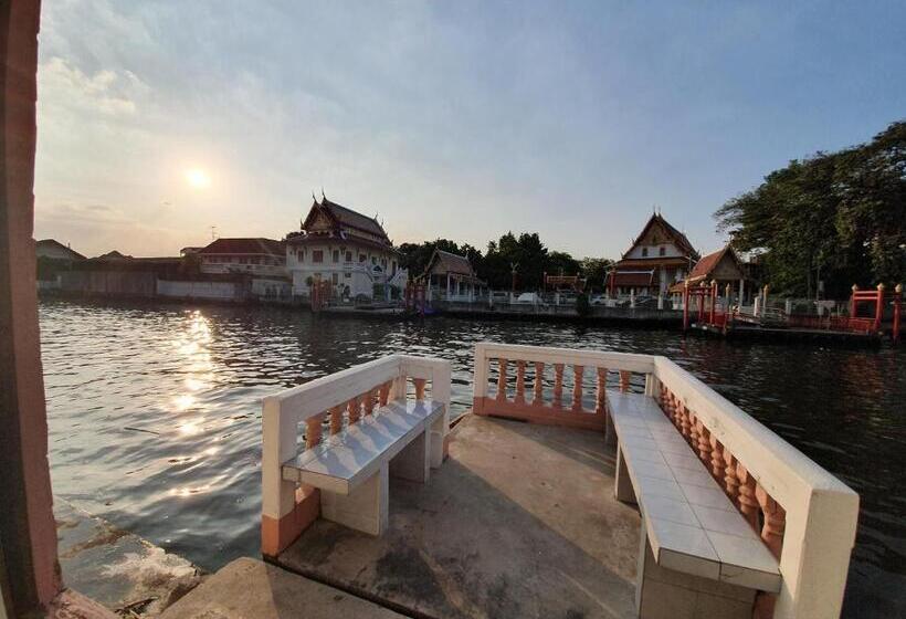 تختخواب و صبحانه Kinn Stay50 Bangkok