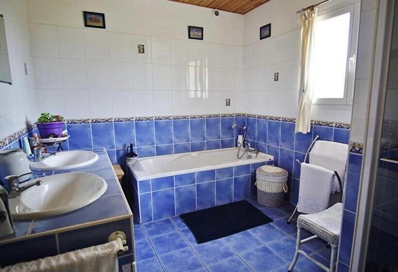 Charming Villa, Tranquillity By The Forest