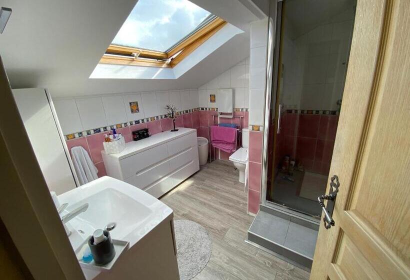 Charming Villa, Tranquillity By The Forest