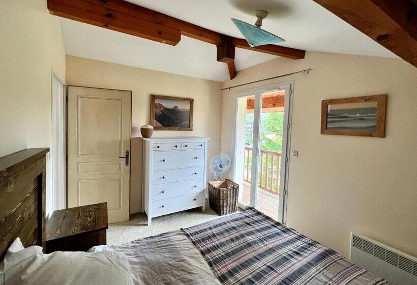 Charming Villa, Tranquillity By The Forest