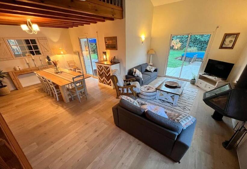 Charming Villa, Tranquillity By The Forest