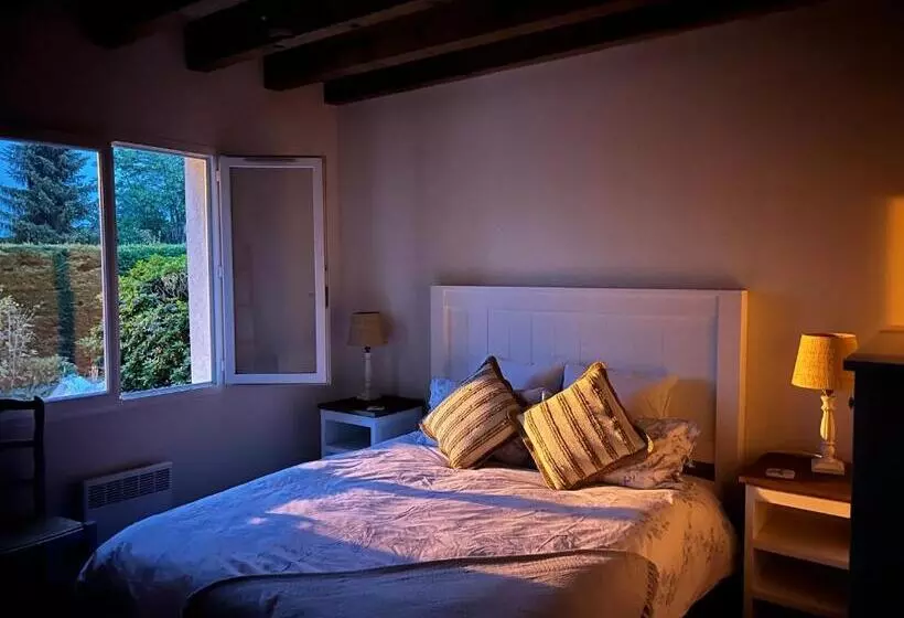 Charming Villa, Tranquillity By The Forest