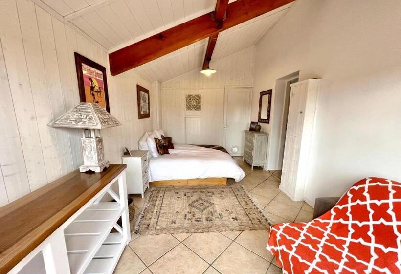 Charming Villa, Tranquillity By The Forest