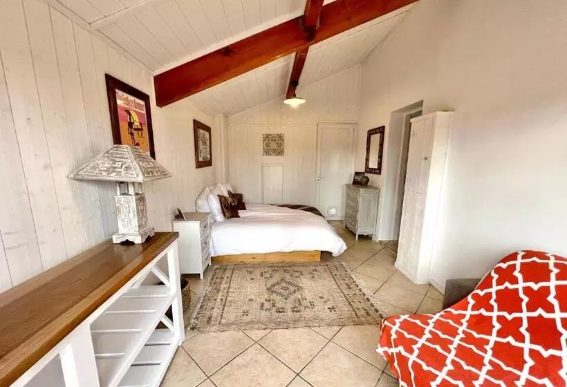 Charming Villa, Tranquillity By The Forest