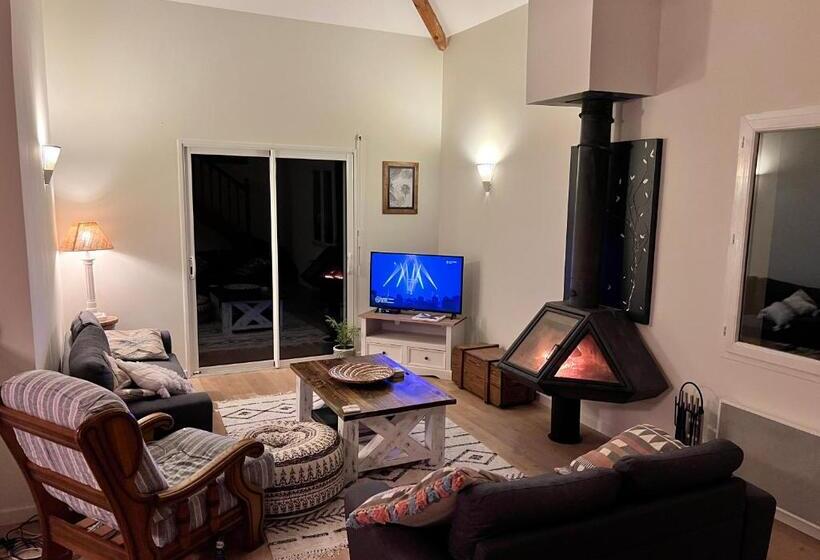 Charming Villa, Tranquillity By The Forest