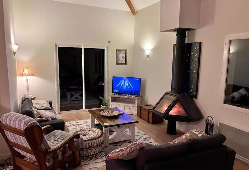 Charming Villa, Tranquillity By The Forest
