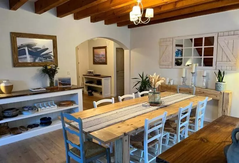 Charming Villa, Tranquillity By The Forest